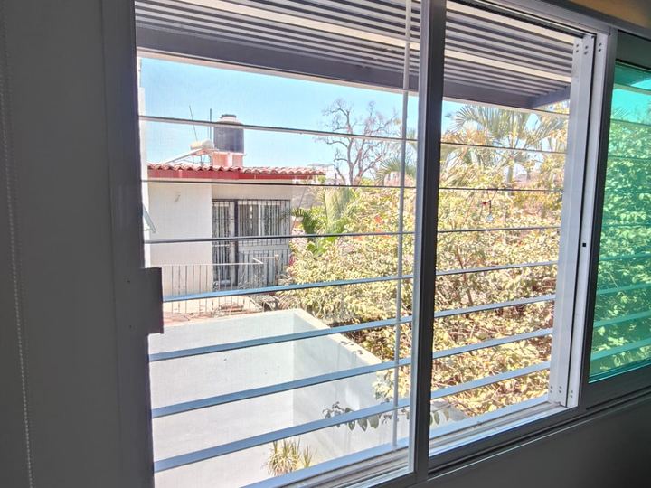 Ventana corrediza de aluminio con mosquitero integrado